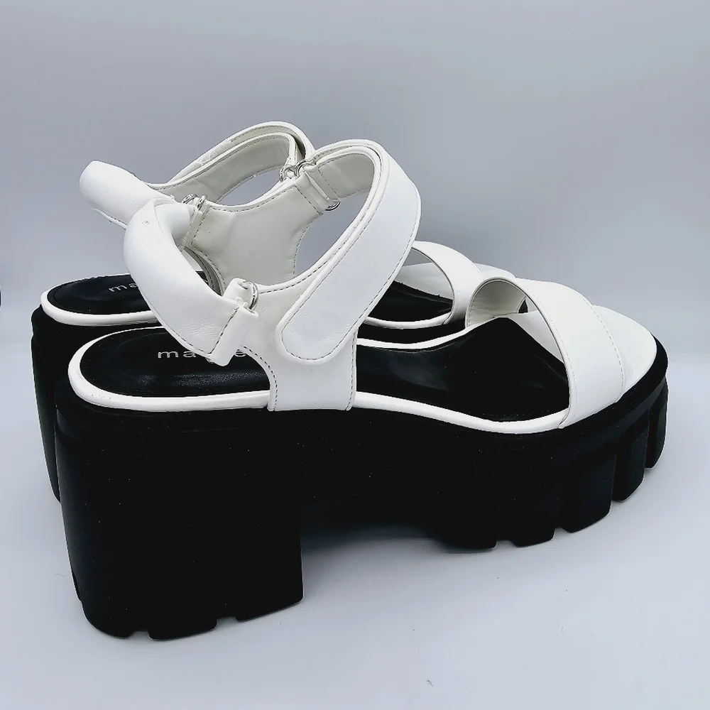 Madden Girl Grandy White Chunky Platform Sandals NWOT, size 9.5